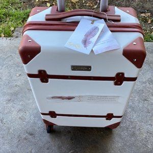 Jessica Simpson Luggage-20" Carry on- Classic Line-"Star White"